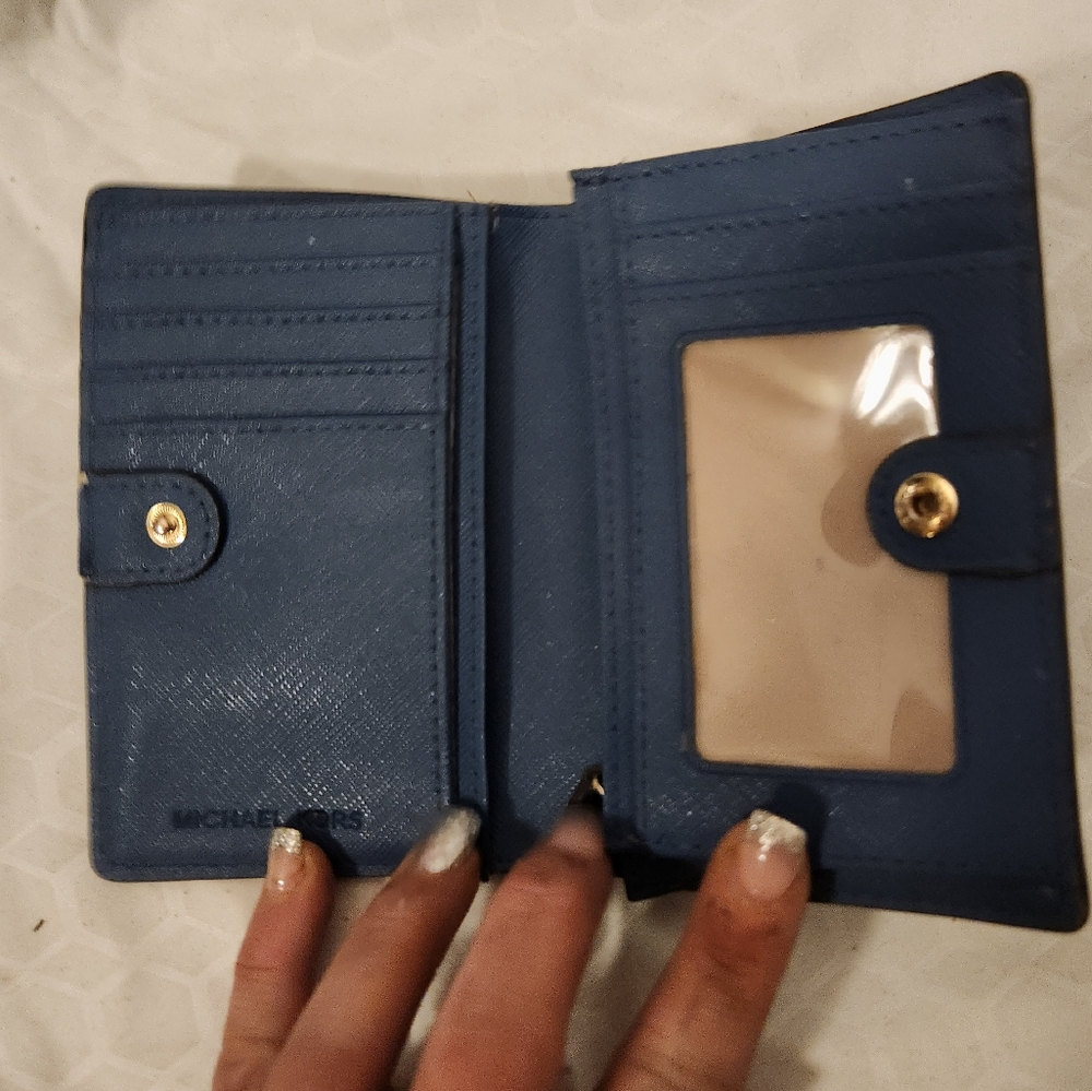 Michael Kors Susannah Ew Medium Slim Wallet - Picture 2 of 6